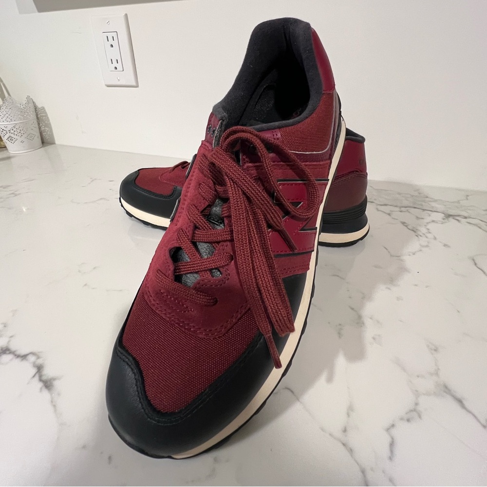 NWOT New Balance Burgundy Red 574 Mens Sneakers